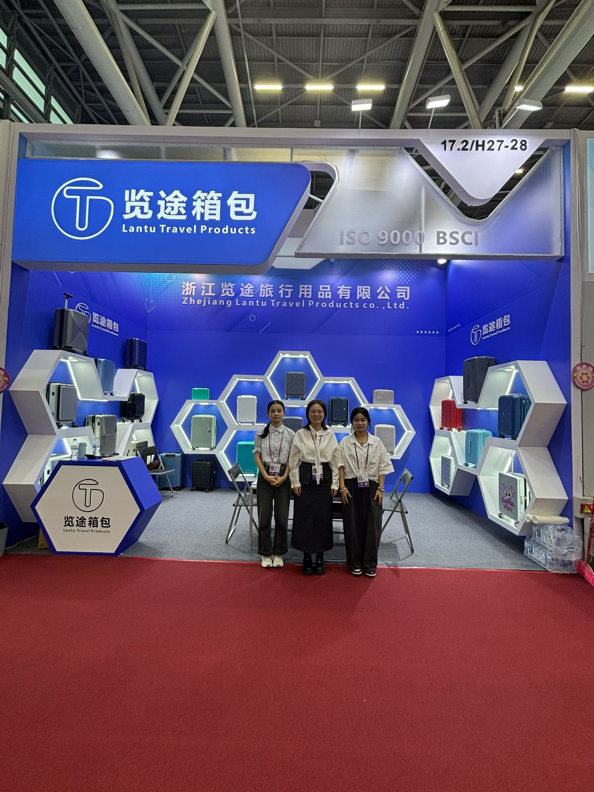 Luggage Shell Manufacturing Machine in Action